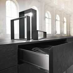 Rangement des tiroirs avec les cadres AMBIA-LINE de Blum