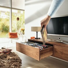 Meuble de salon avec tiroir bois équipé de la coulisse TANDEM de Blum