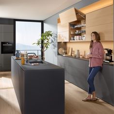Système pour porte relevable AVENTOS HF de Blum : Pour les meubles hauts avec face en deux parties