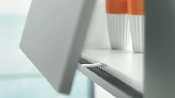 Ouverture mécanique des portes relevables sans poignée TIP-ON Blum