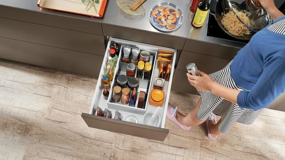 Im AMBIA-LINE-Gewürzhalter sind die Etiketten der Gewürze gut lesbar