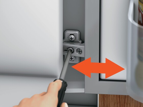 Réglage en profondeur charnière MODUL de Blum