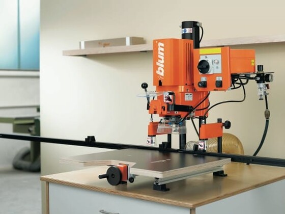 MINIPRESS P de Blum, spécialiste des perçages et de la pose de ferrures