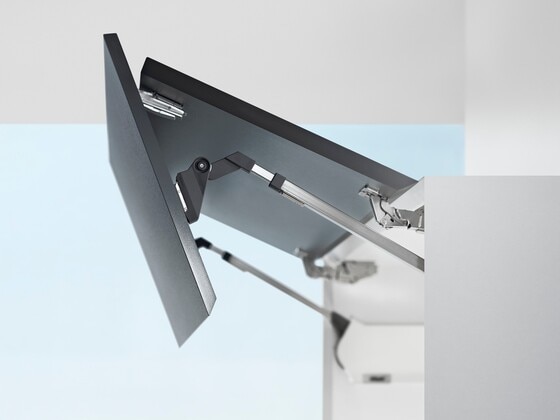 Coupe d'onglet porte relevable AVENTOS HF Blum