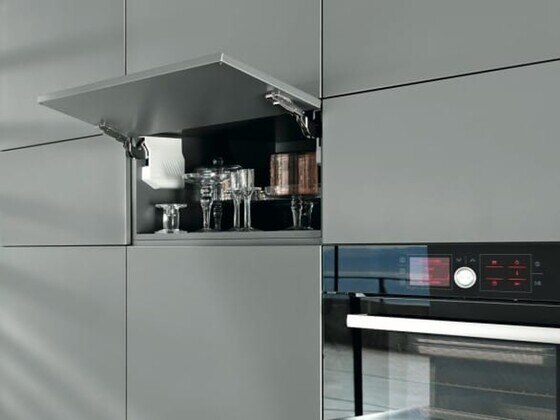 AVENTOS HK-S de Blum pour les petits meubles hauts des armoires ou colonnes