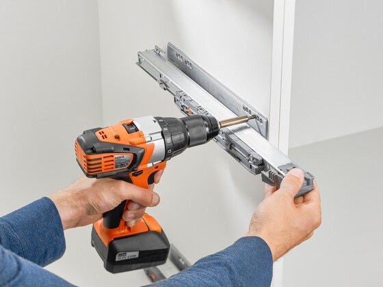 При использовании TIP-ON BLUMOTION для LEGRABOX сохраняются стандартные для LEGRABOX позиции сверления.