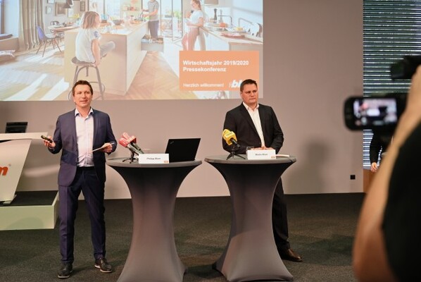 Pressekonferenz zum Wirtschaftsjahresabschluss von Blum
